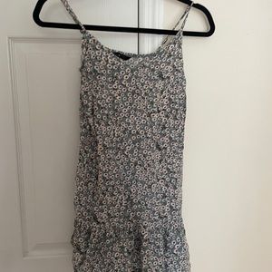 SHEIN FLORAL DRESS SIZE SMALL